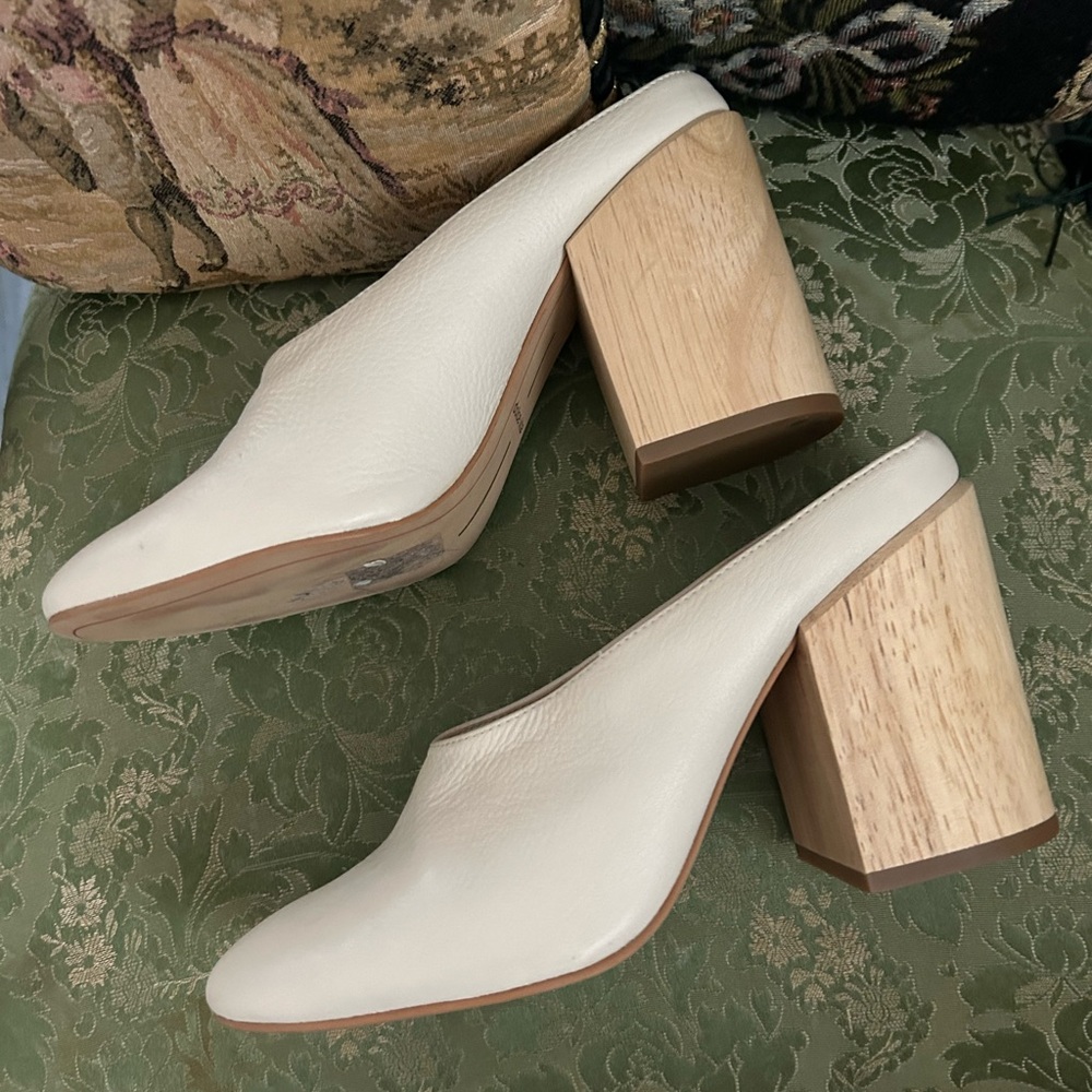 Dolce Vita mules